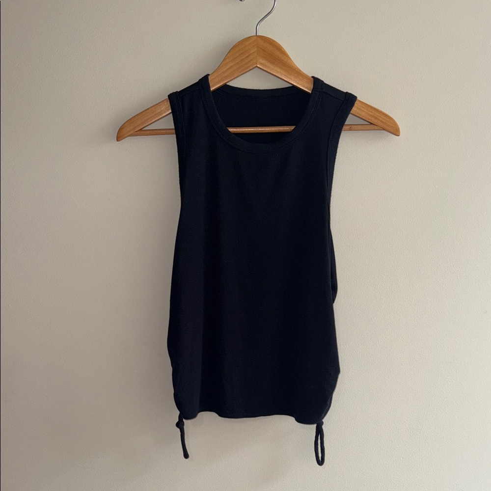Black Sleeveless Active Wear Top